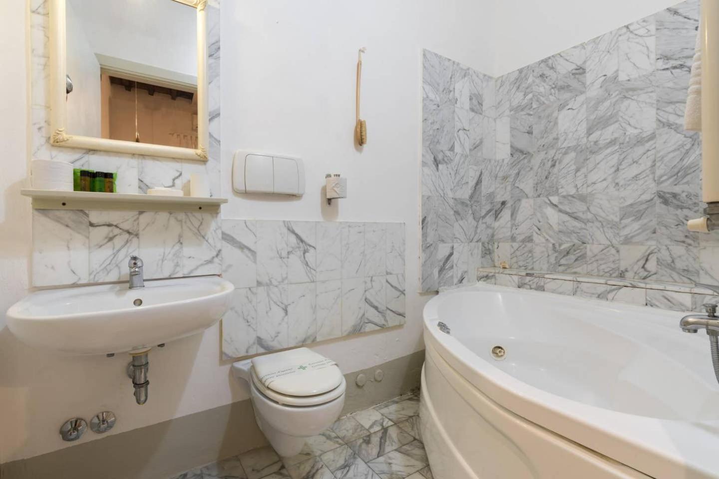 F4 - Santa Croce One Bedroom Flat 2 To 4 Guests Floransa Dış mekan fotoğraf